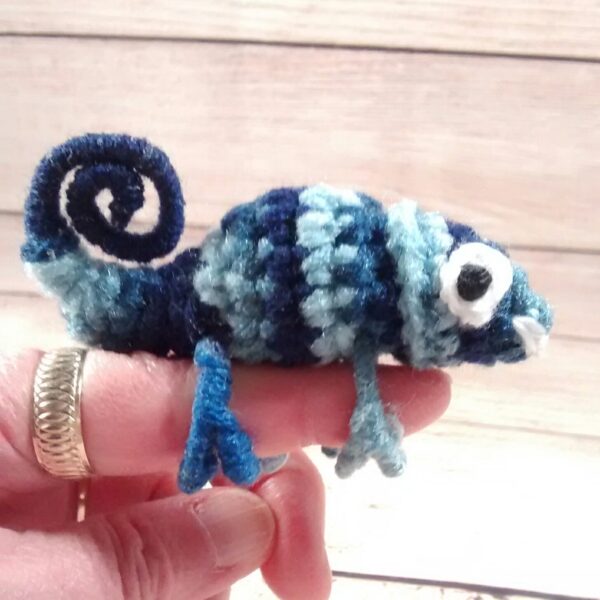 Blue Chameleon Finger Pet