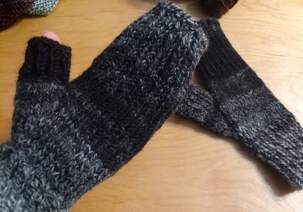 black to dark grey gradient fingerless gloves extended