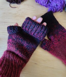 Size Large Fingerless Gloves Red to Black Gradient